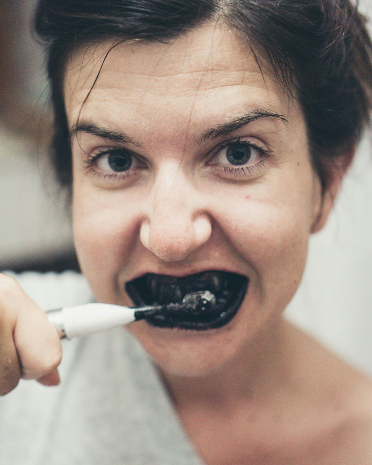 Warum Whitening Pasten deine Zähne langfristig gelber machen